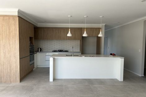 Photo of property in 18 Symes Drive, Red Beach, 0932