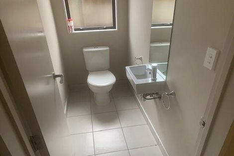 Photo of property in 28 Heidi Crescent, Flat Bush, Auckland, 2016