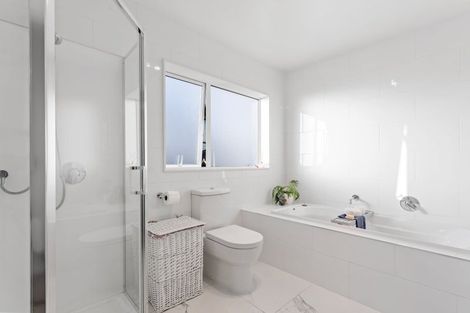 Photo of property in 24 Woodridge Drive, Stanmore Bay, Whangaparaoa, 0932
