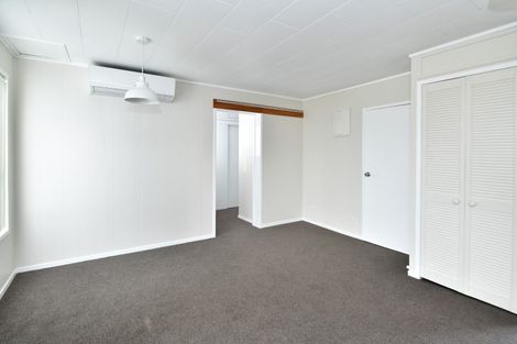 Photo of property in 1 Surf Road, Stanmore Bay, Whangaparaoa, 0932