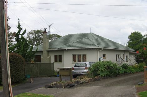 Photo of property in 1/12a West Lynn Road, Titirangi, Auckland, 0604