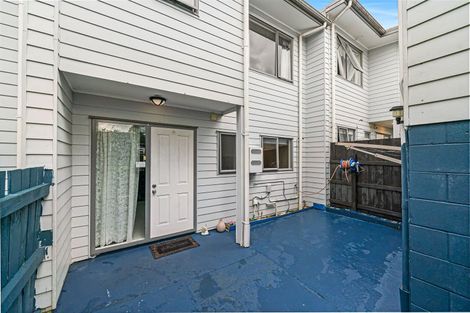 Photo of property in 28/3 Hulme Place, Henderson, Auckland, 0612