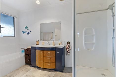 Photo of property in 34 Centreway Road, Orewa, 0931