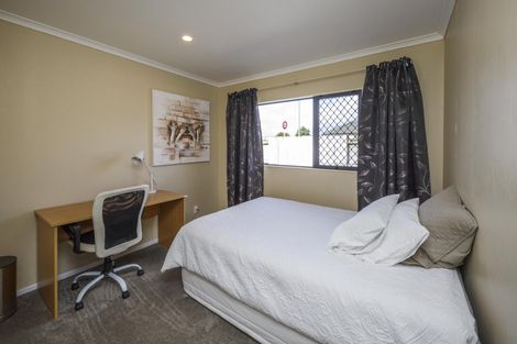 Photo of property in 94 Summerhill Drive, Fitzherbert, Palmerston North, 4410
