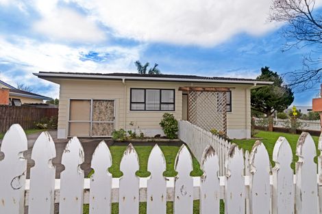 Photo of property in 2/1 Silverstone Place, Henderson, Auckland, 0612