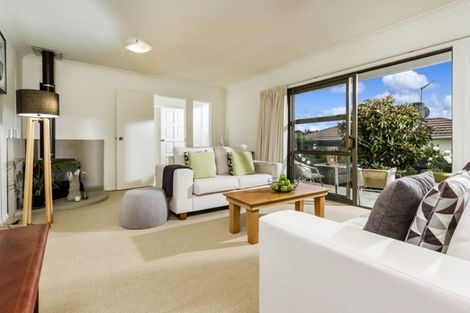 Photo of property in 1/18 Kauri Glen Road, Northcote, Auckland, 0627