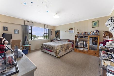 Photo of property in 14 Peter Hall Drive, Kelvin Grove, Palmerston North, 4414