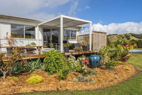 Photo of property in 1 Manaaki Circle, Paparoa, 0571