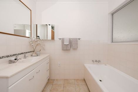 Photo of property in 53 Wikiriwhi Crescent, Awapuni, Palmerston North, 4412