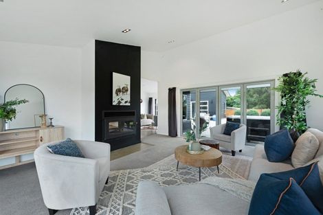 Photo of property in 51 Waikawa Beach Road, Manakau, Levin, 5573