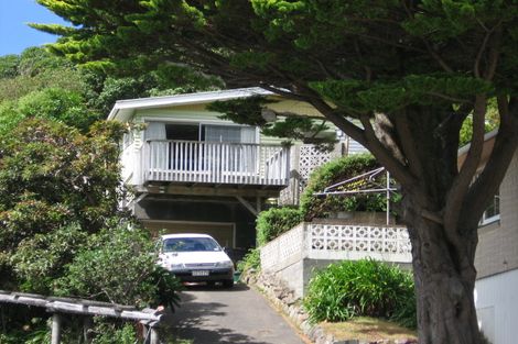 Photo of property in 25 Southern Cross Crescent, Island Bay, Wellington, 6023