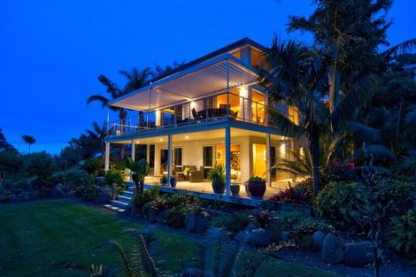 Photo of property in 42 Pohutukawa Avenue, Red Beach, 0932