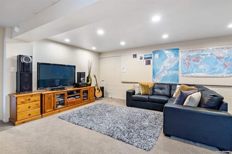 Photo of property in 9 Quibray Place, Botany Downs, Auckland, 2010