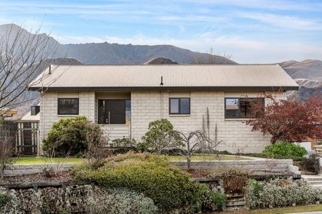 Photo of property in 32 Hood Crescent, Arrowtown, 9302