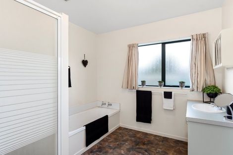 Photo of property in 63 Kane Road, Papamoa Beach, Papamoa, 3118