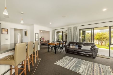 Photo of property in 18 Pearson Place, Paraparaumu, 5032