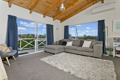 Photo of property in 1/19 Romulus Place, Totara Vale, Auckland, 0629