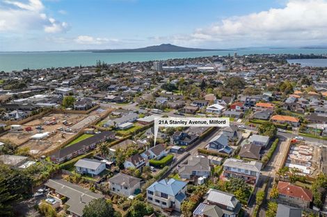 Photo of property in 1/21 Stanley Avenue, Milford, Auckland, 0620