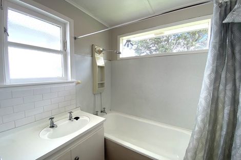 Photo of property in 35a Savoy Road, Glen Eden, Auckland, 0602