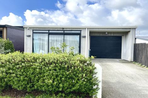 Photo of property in 23 Liberation Road, Papakura, 2110
