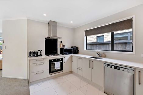 Photo of property in 12 Farmland Road, Papakura, 2110