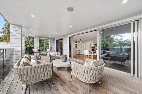 Photo of property in 27 Shelly Beach Parade, Cockle Bay, Auckland, 2014