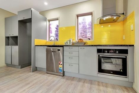 Photo of property in Emery Gardens, 1/4 Ambrico Place, New Lynn, Auckland, 0600