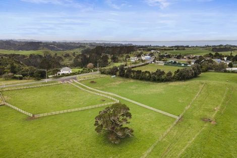 Photo of property in 2586 Awhitu Road, Awhitu, 2684