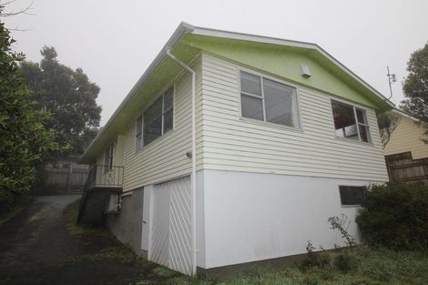 Photo of property in 13a Lyndfield Lane, Newlands, Wellington, 6037