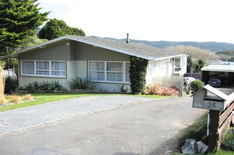 Photo of property in 35 Wright Street, Wainuiomata, Lower Hutt, 5014