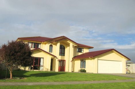 Photo of property in 10 Sycamore Crescent, Fitzherbert, Palmerston North, 4410