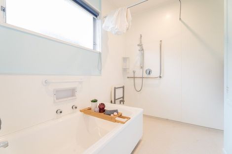 Photo of property in 4 Compass Way, Whitby, Porirua, 5024