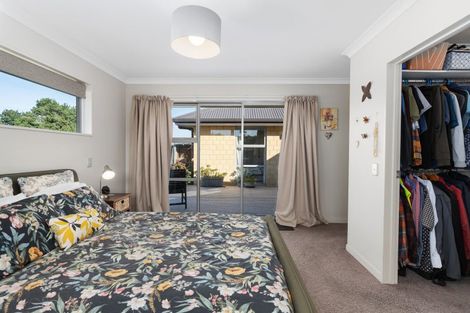 Photo of property in 37 Highgrove, Saint Clair, Dunedin, 9012