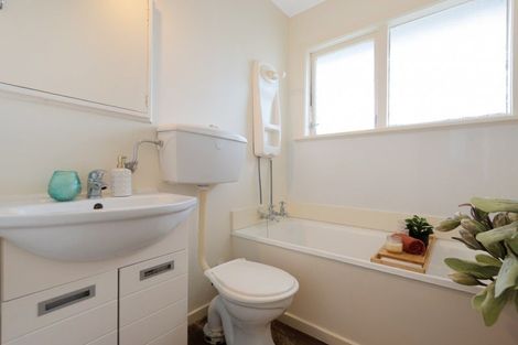 Photo of property in 5/139 Queens Drive, Lyall Bay, Wellington, 6022