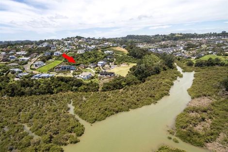 Photo of property in 18 Schopolo Place, Schnapper Rock, Auckland, 0632