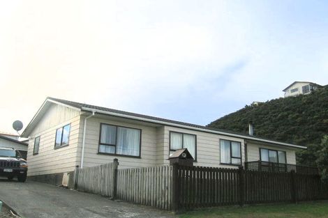 Photo of property in 2 Penlington Place, Karori, Wellington, 6012