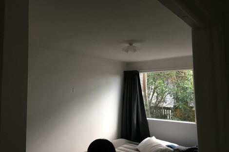 Photo of property in 2/17 Scarboro Terrace, Murrays Bay, Auckland, 0630