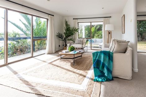 Photo of property in 6 Shepherds Road, Papakura, 2110