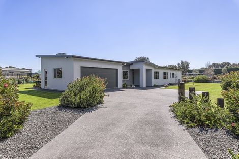 Photo of property in 242 Peka Peka Road, Peka Peka, Waikanae, 5391
