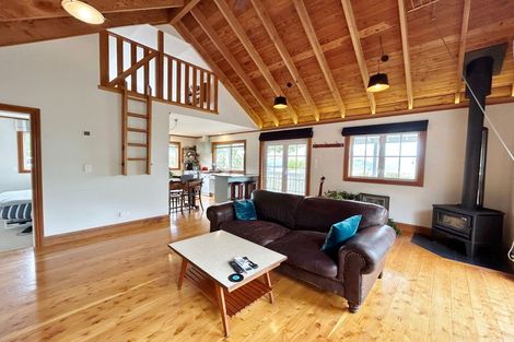 Photo of property in 33 Cornwall Road, Lyttelton, 8082