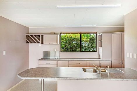 Photo of property in 114b Riversdale Drive, Merrilands, New Plymouth, 4312