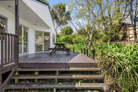 Photo of property in 63 Trias Road, Totara Vale, Auckland, 0629