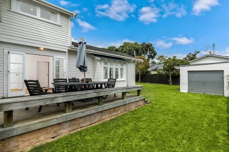 Photo of property in 24 Sulphur Beach Road, Northcote Point, Auckland, 0627