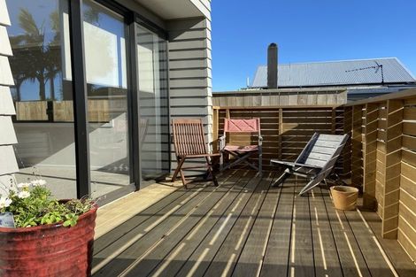 Photo of property in 33 Belt Road, Moturoa, New Plymouth, 4310