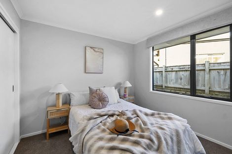 Photo of property in 8 Matau Lane, Ferndale, New Plymouth, 4310