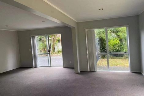 Photo of property in 23 Trias Road, Totara Vale, Auckland, 0629