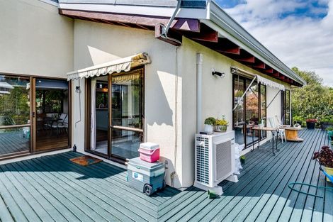 Photo of property in 27 Burns Road, Hospital Hill, Napier, 4110