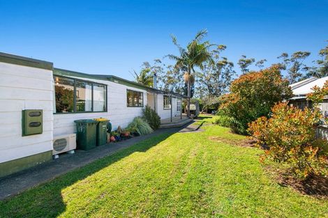 Photo of property in 17 Parakai Avenue, Parakai, 0830