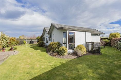 Photo of property in 6 Grove Place, Rangiora, 7400