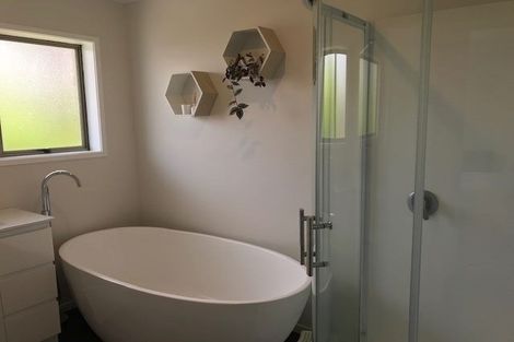 Photo of property in 2/44 Meadway, Sunnyhills, Auckland, 2010